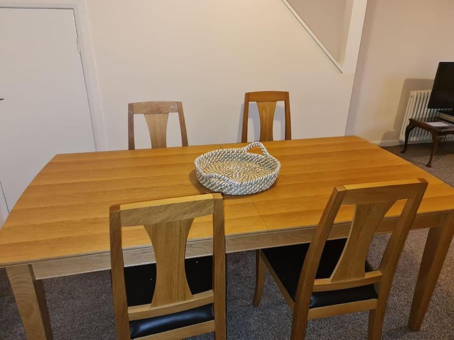Apartmán Comfortable 2 Bed Townhouse. Near To Amenities. Beith Exteriér fotografie