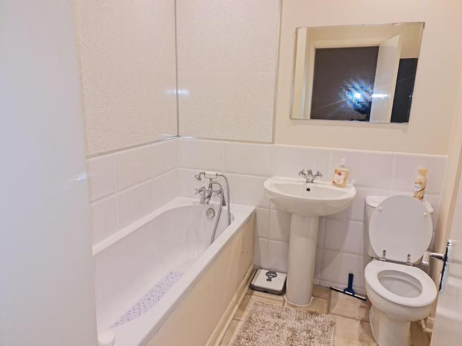 Apartmán Comfortable 2 Bed Townhouse. Near To Amenities. Beith Exteriér fotografie